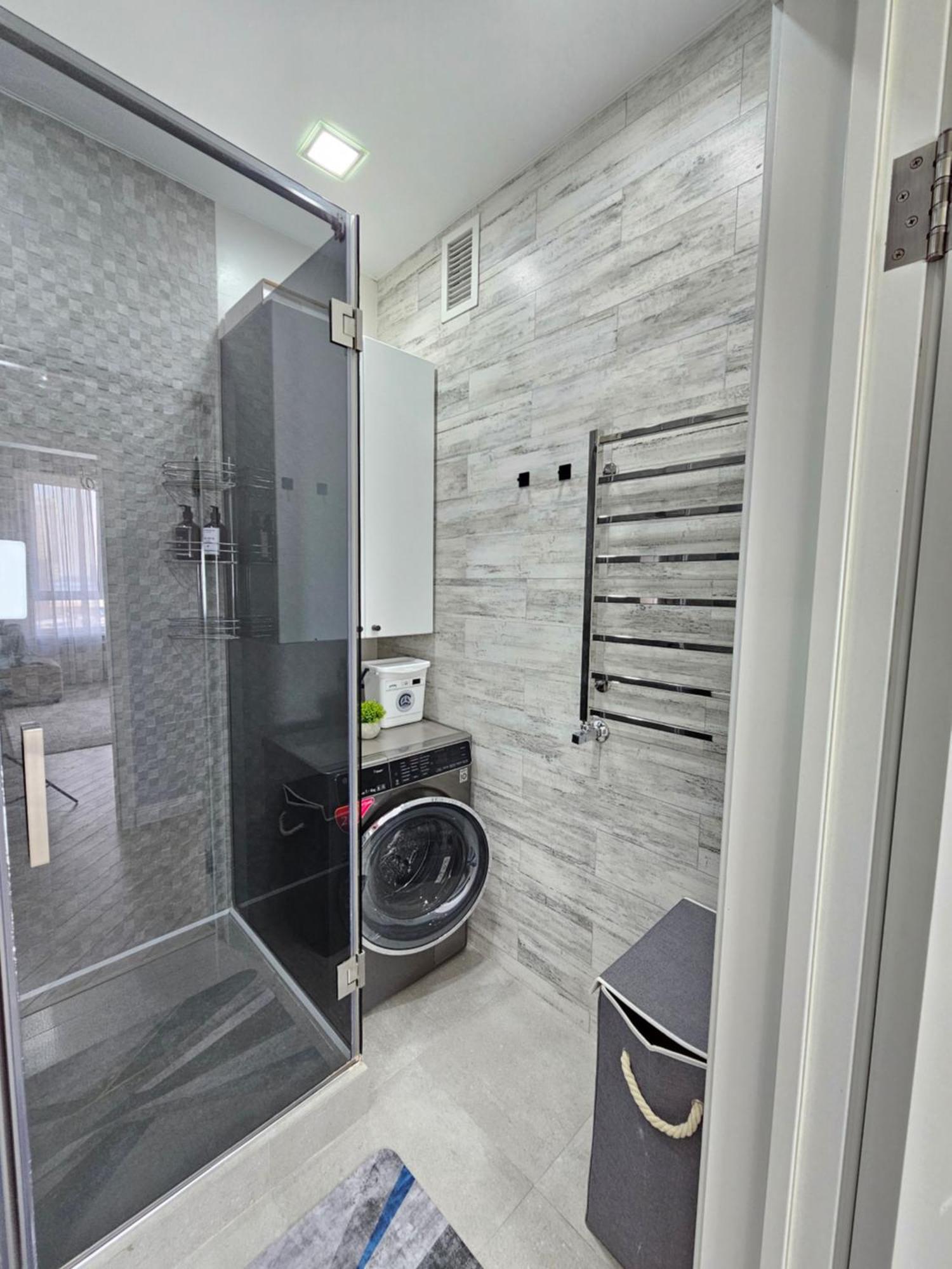 3 Room Gagarin Park Residential Complex Near Mega Shopping Mall Almaty Extérieur photo